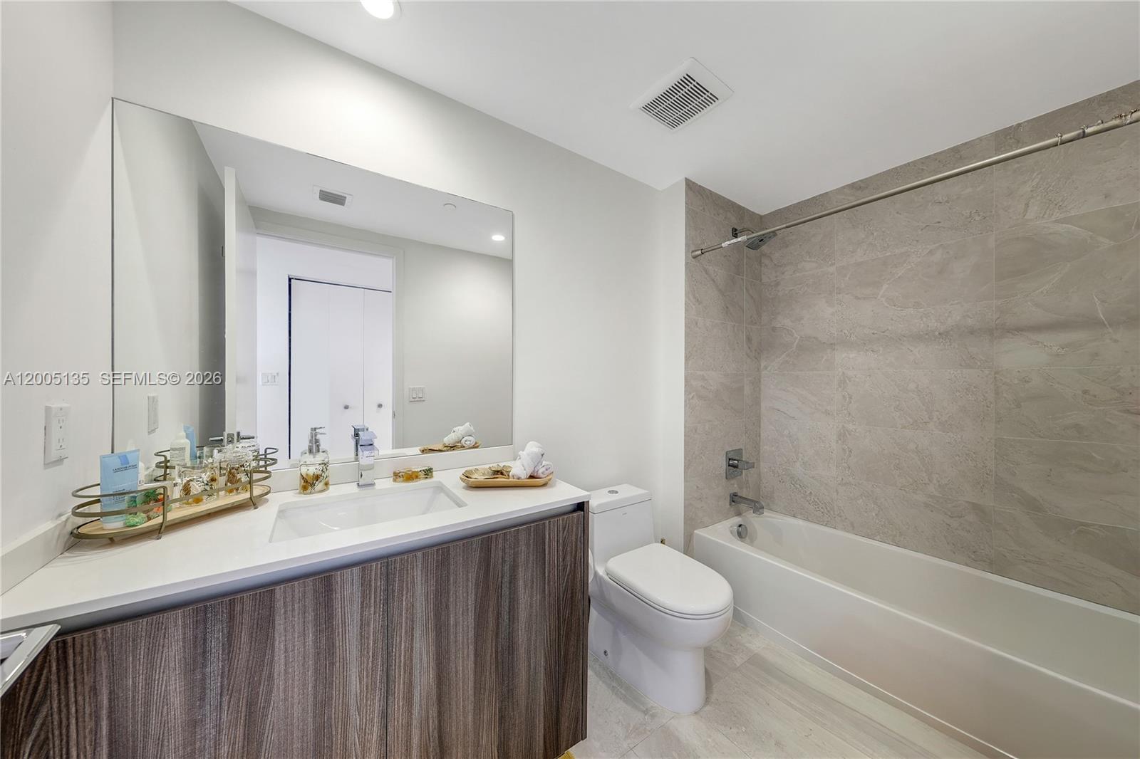 ARIA ON THE BAY CONDO - Residential