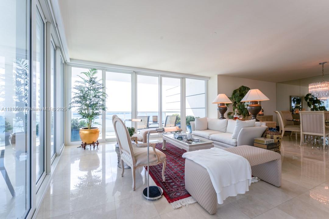 2127 Brickell Ave 3304