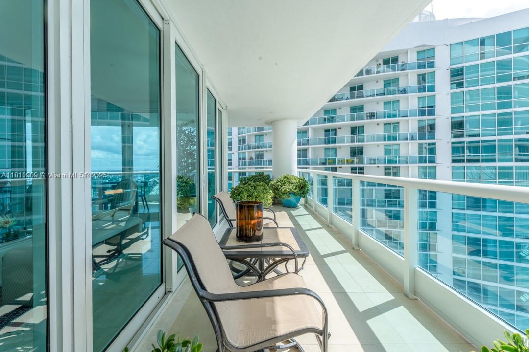 2127 Brickell Ave 3304