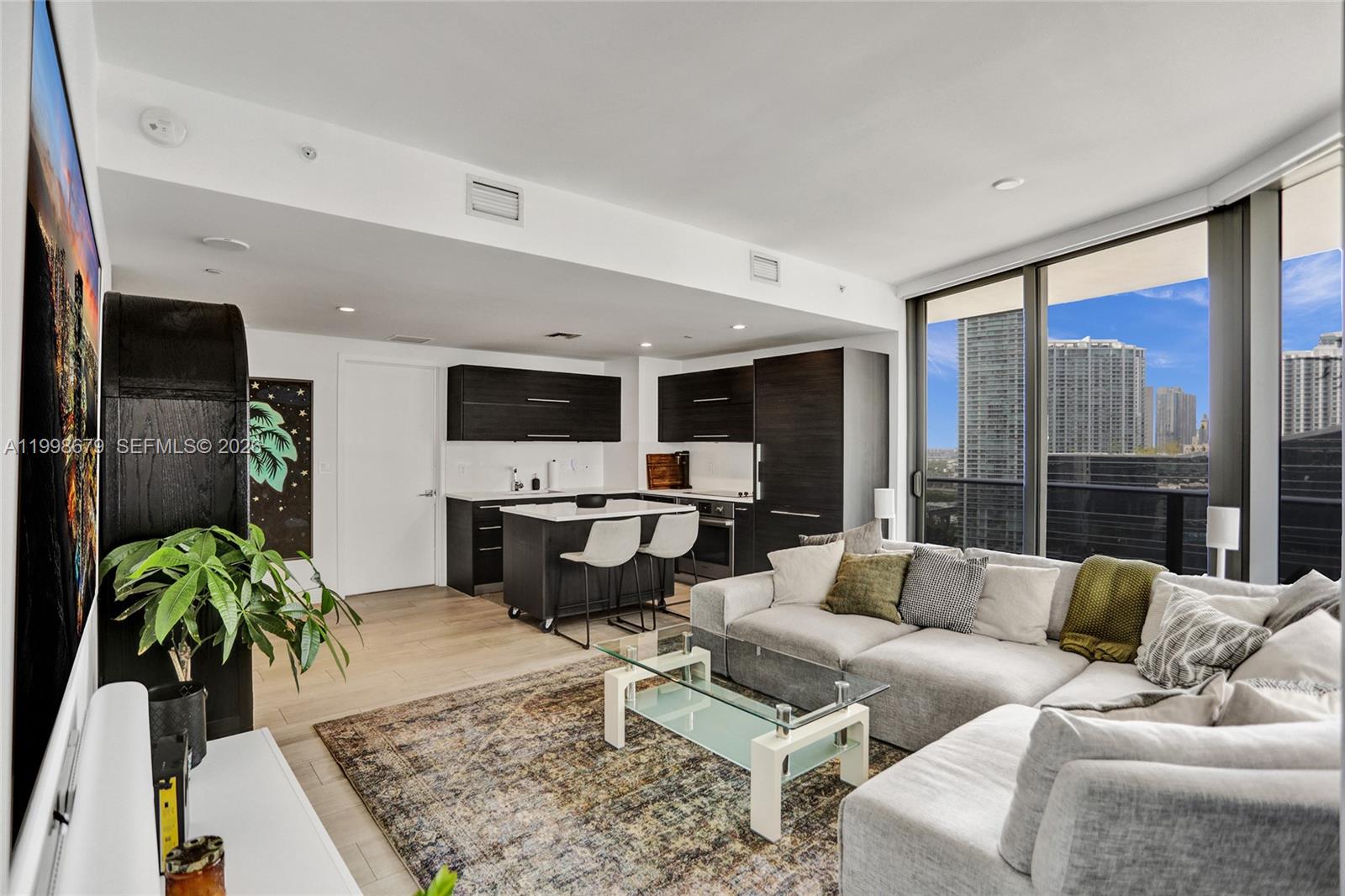 BRICKELL HEIGHTS EAST CON - Residential Lease