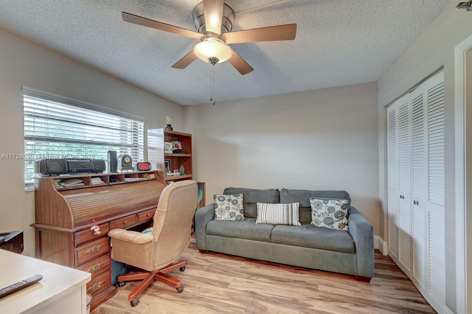 PINES OF BOCA BARWOOD CON - Residential