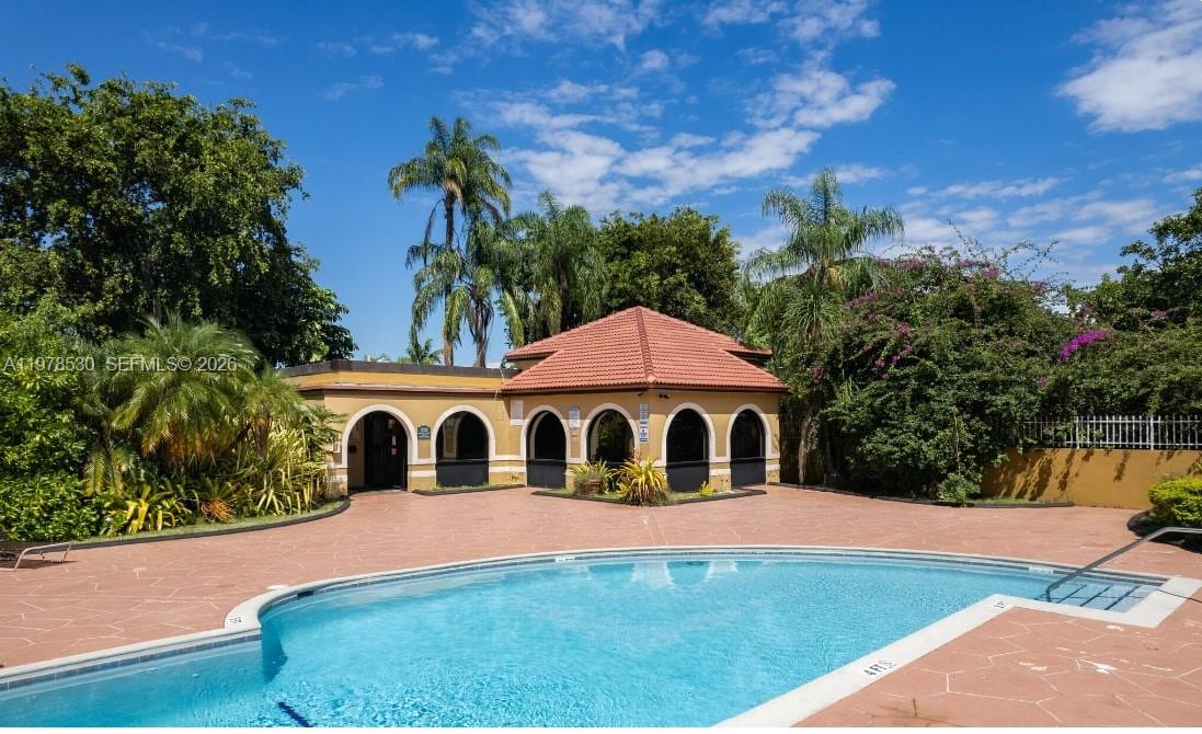 THE COURTS AT KENDALL CON - Residential Lease