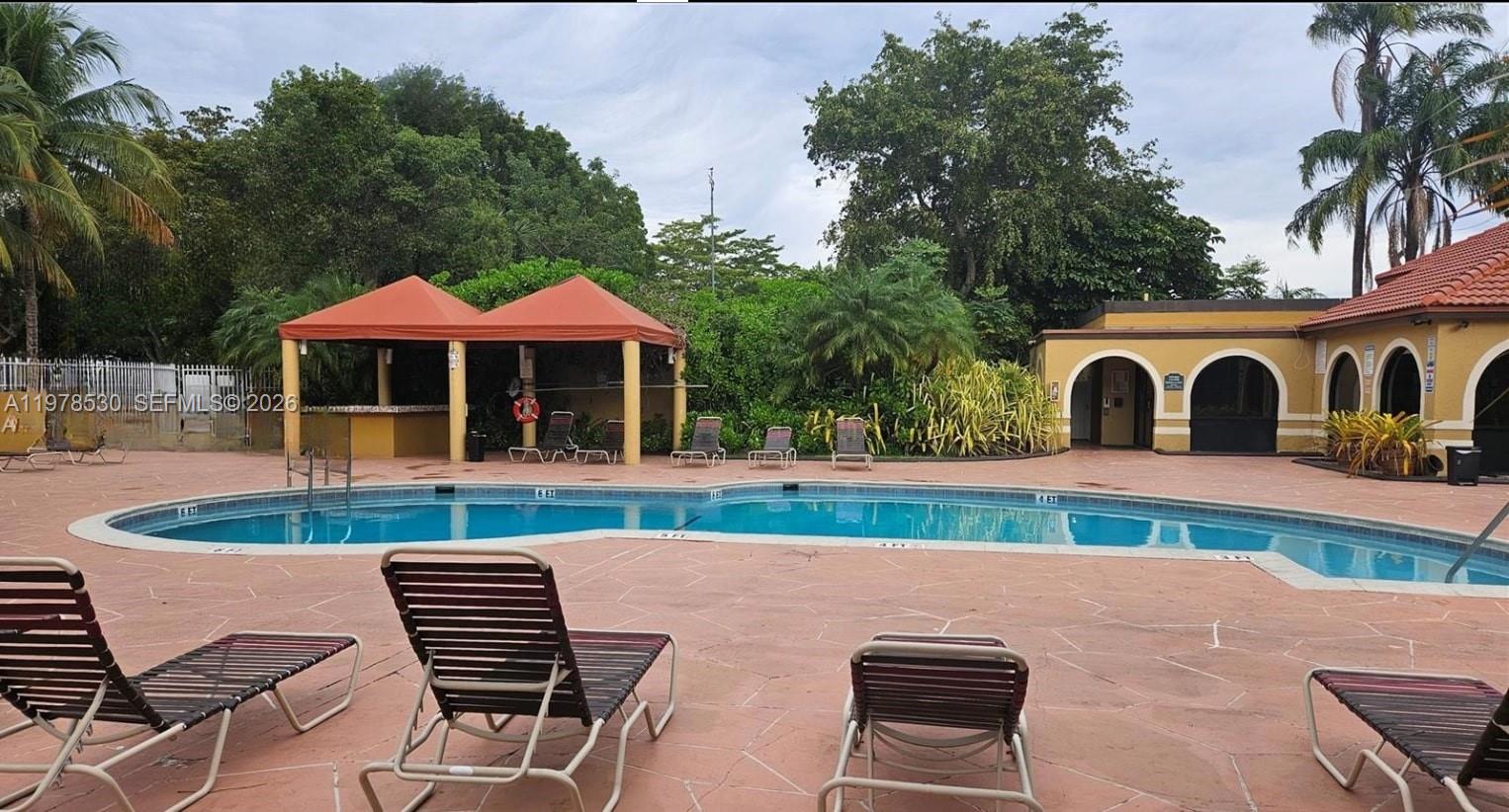 THE COURTS AT KENDALL CON - Residential Lease