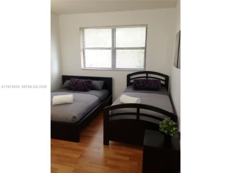 THE COURTS AT KENDALL CON - Residential Lease