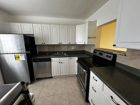 2223 Park Ln 304 Hollywood FL 33021