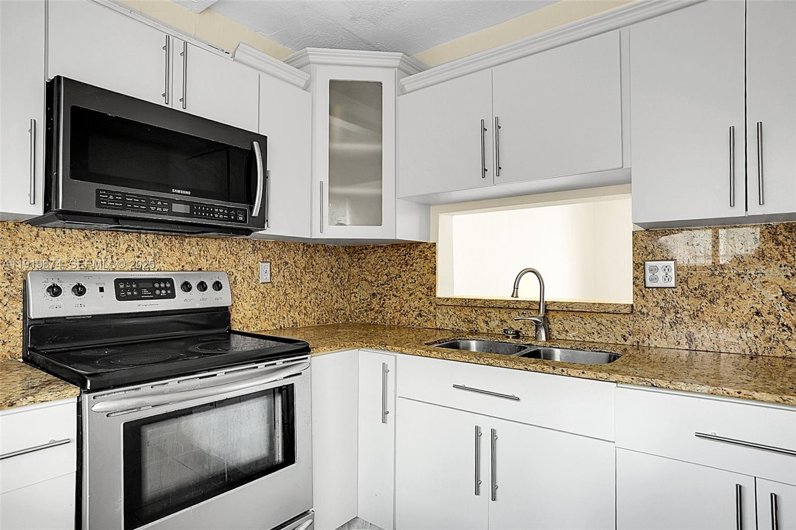 HORIZONS WEST CONDO #3 - Residential Lease