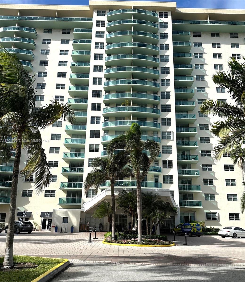 Rental Property at 19390 Collins 1126, Sunny Isles Beach, Miami-Dade County, Florida - Bedrooms: 3 
Bathrooms: 2  - $4,100 MO.