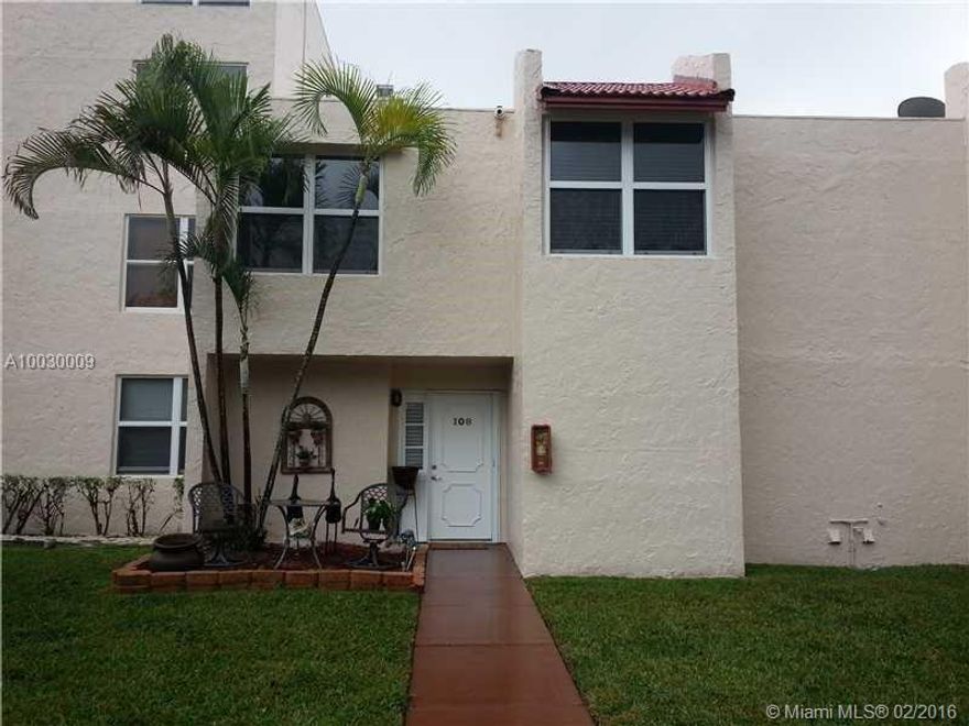 LOOK NO FURTHER! 2-STORY TOWNHOUSE IN PINE ISLAND RIDGE WITH GOLFCOURSE VIEWS. LARGE BEDROOMS, ALL UPSTAIRS, AND FULL-SIZE WASHER AND DRYER IN YOUR VERY OWN LAUNDRY ROOM. Water and trash included in rent, Convenient to colleges, shopping, and highways. Town of Davie free bus transportation available.