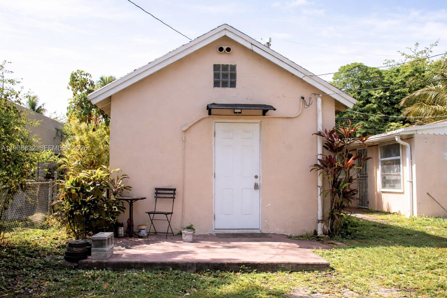 EDISON HEIGHTS - Residential Lease