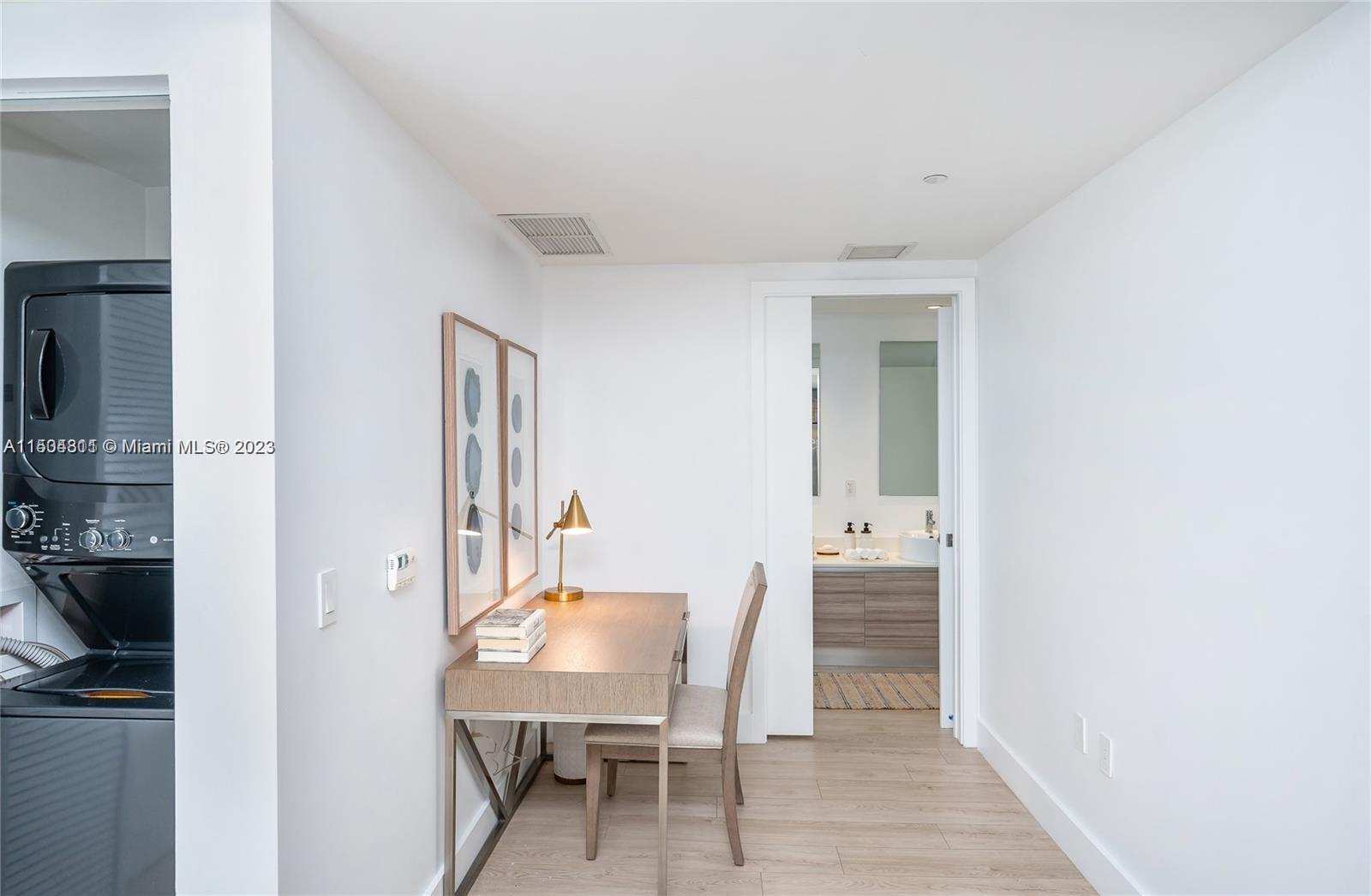 121 NE 34th St L402