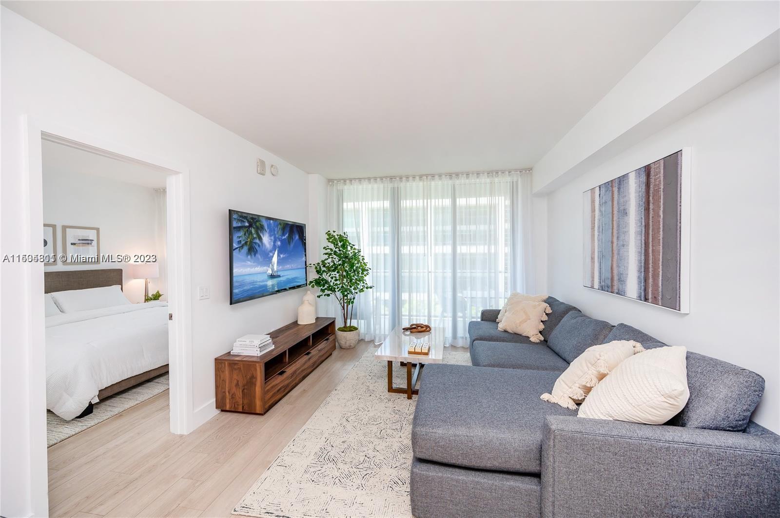 121 NE 34th St L402