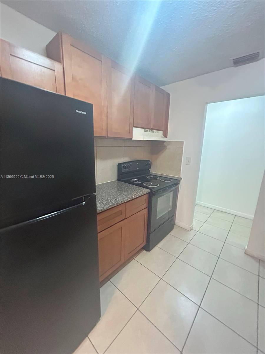 VISTA TOWNHOUSE SEC B - Residential Lease