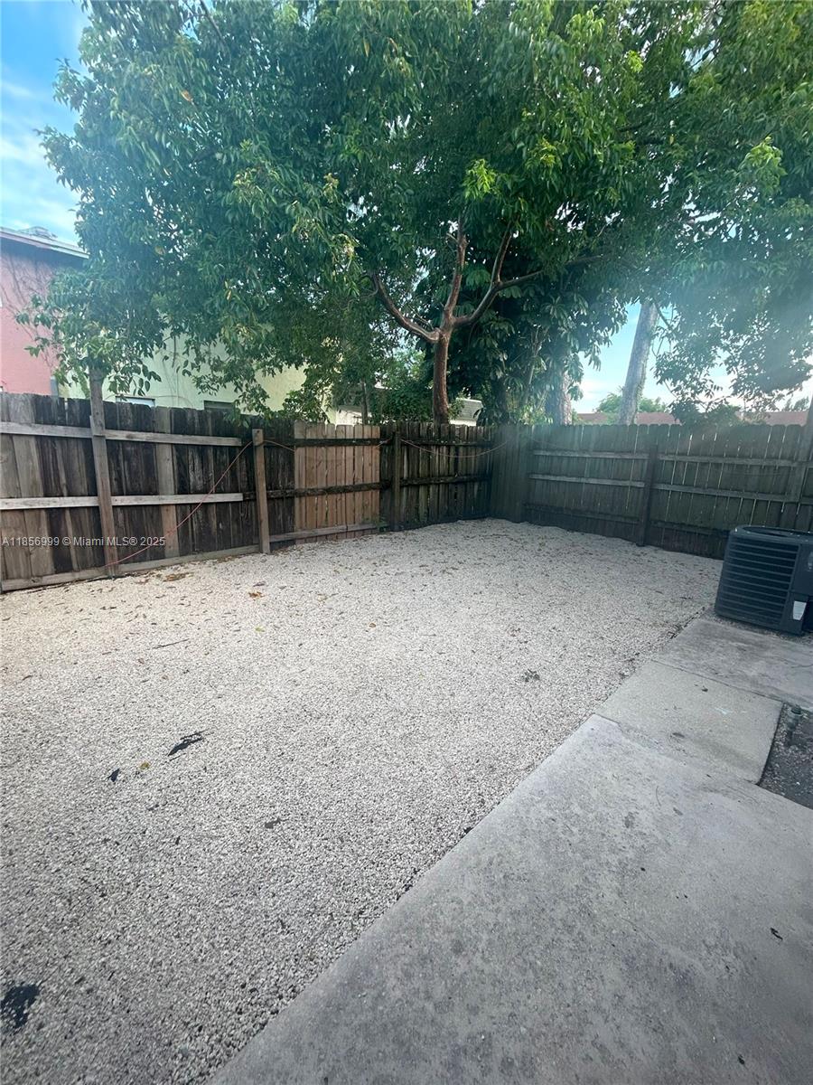 VISTA TOWNHOUSE SEC B - Residential Lease