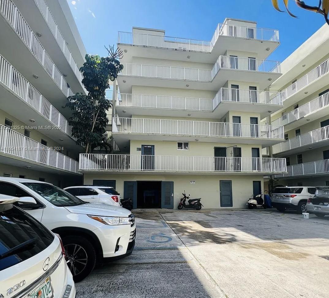 BISCAYNE COVE CONDO - Residential
