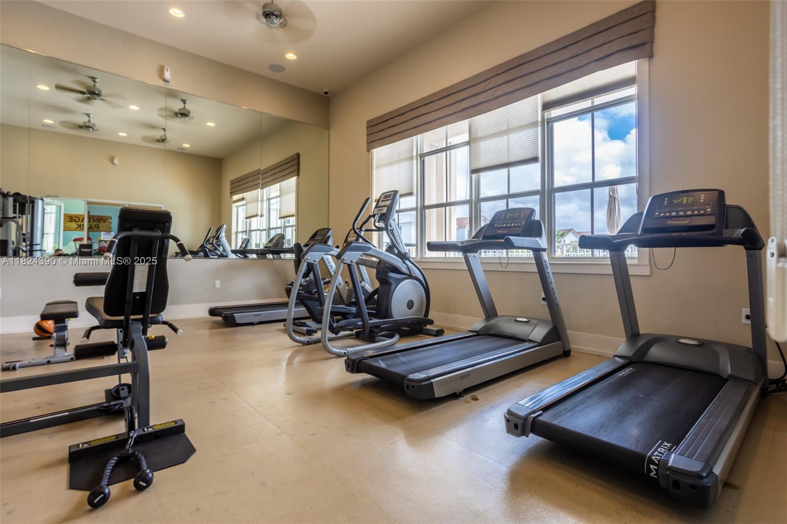 VINTAGE ESTATES - Residential Lease