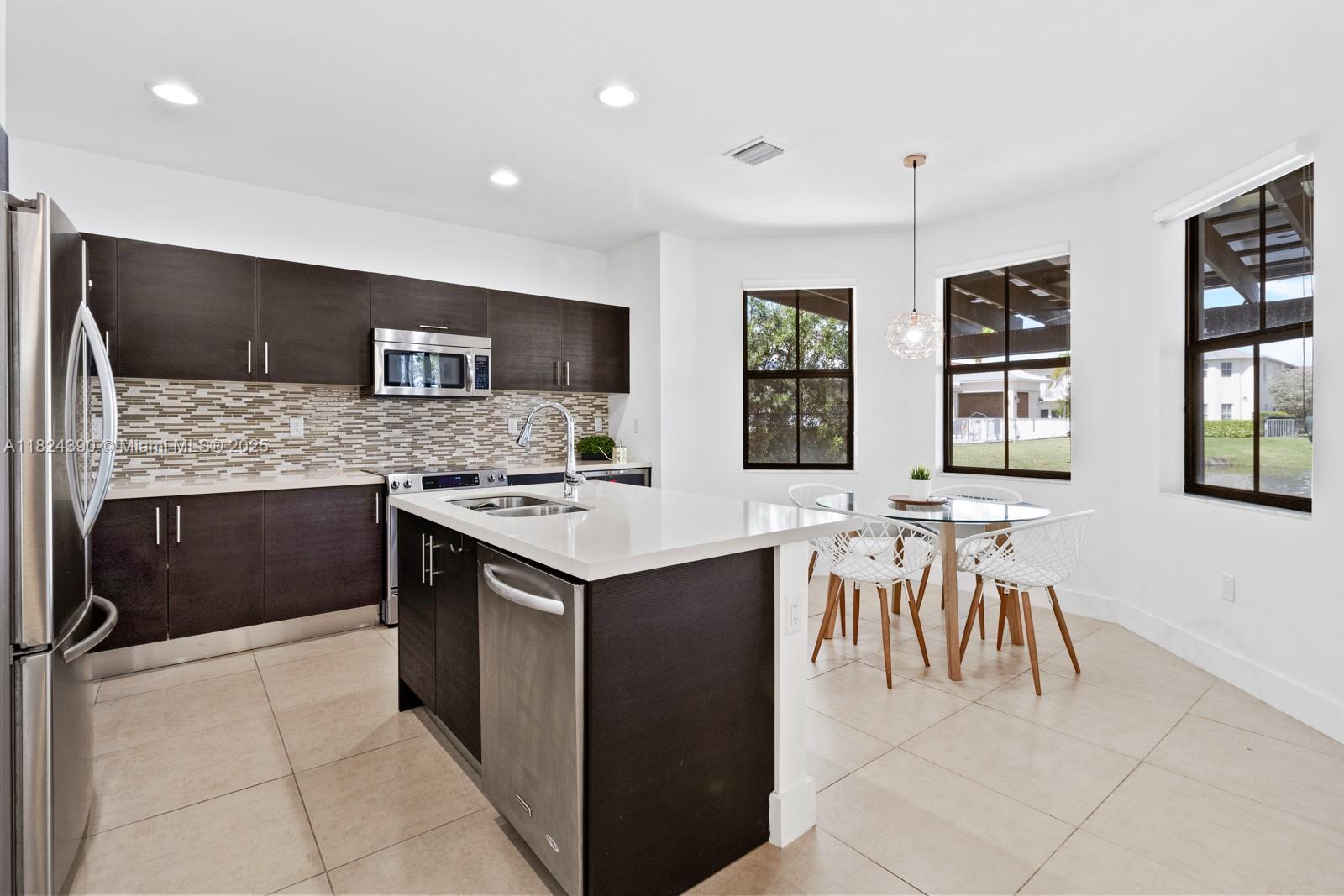 VINTAGE ESTATES - Residential Lease