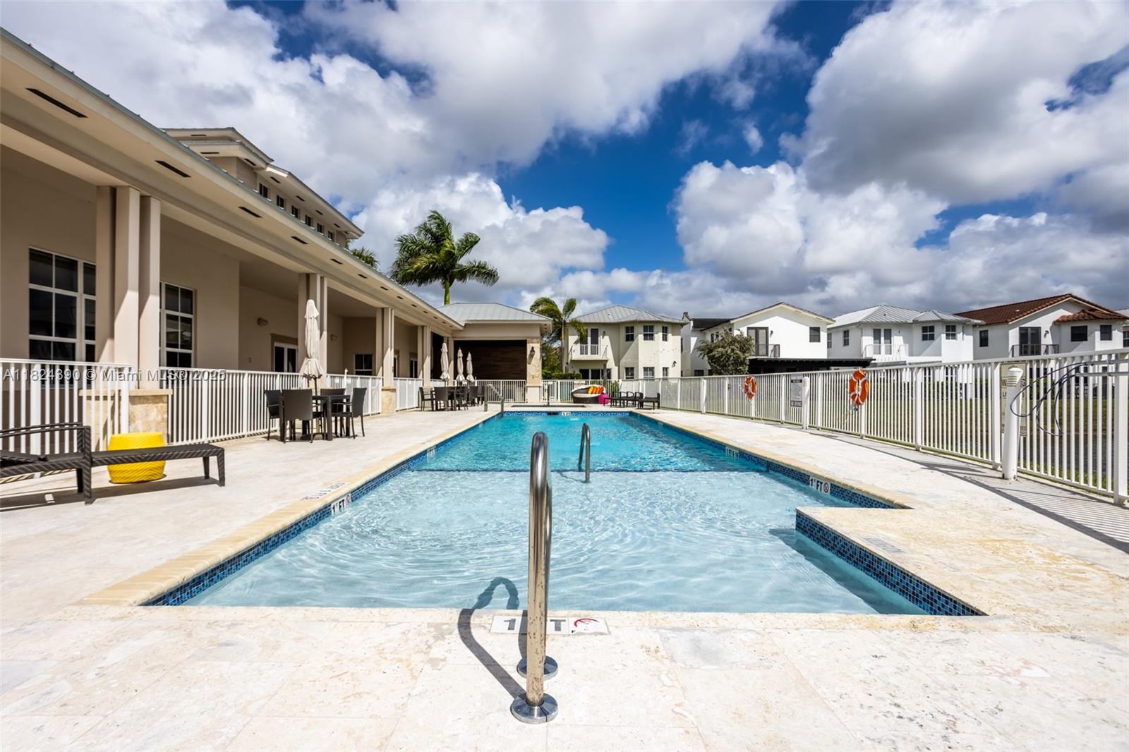 VINTAGE ESTATES - Residential Lease