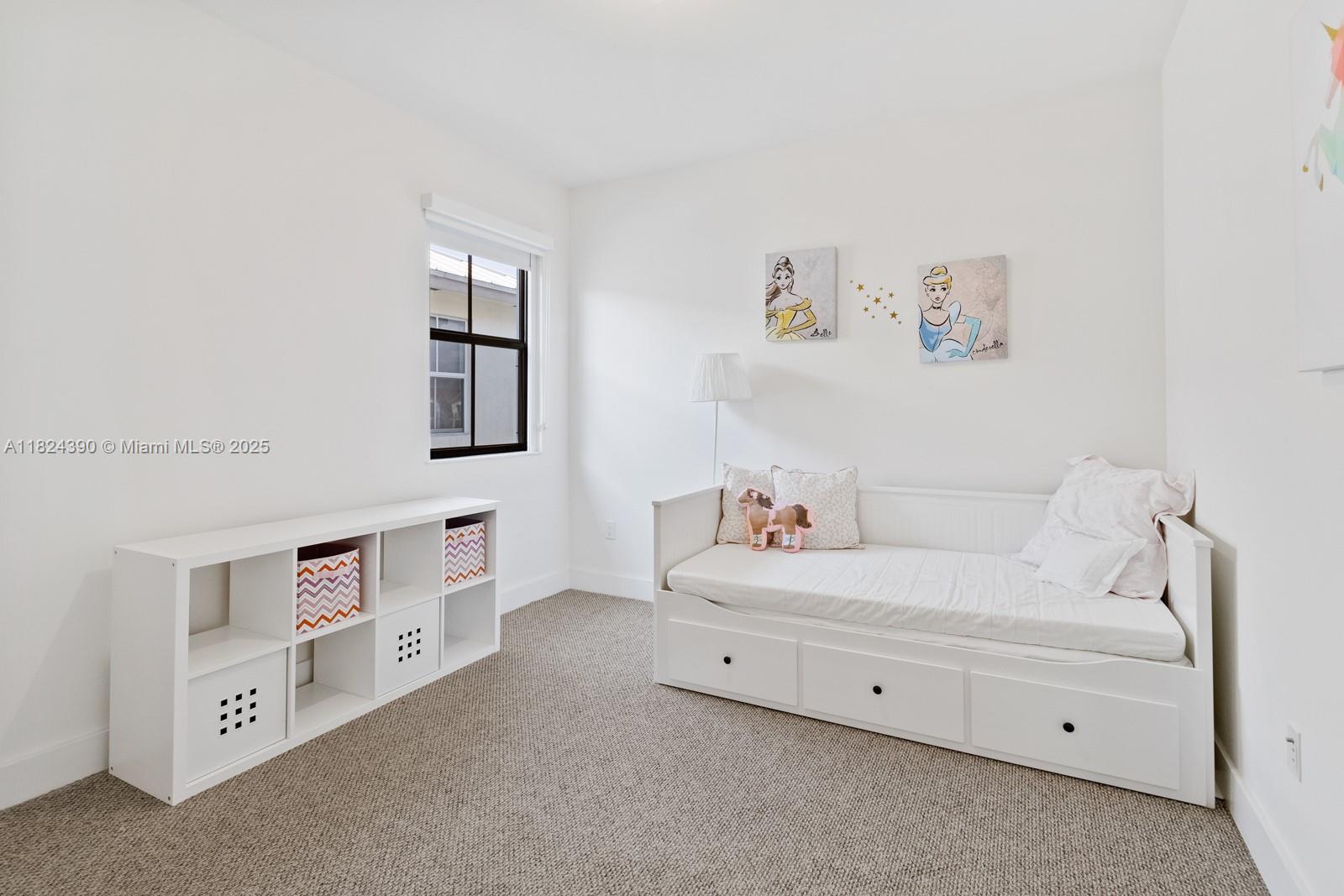 VINTAGE ESTATES - Residential Lease