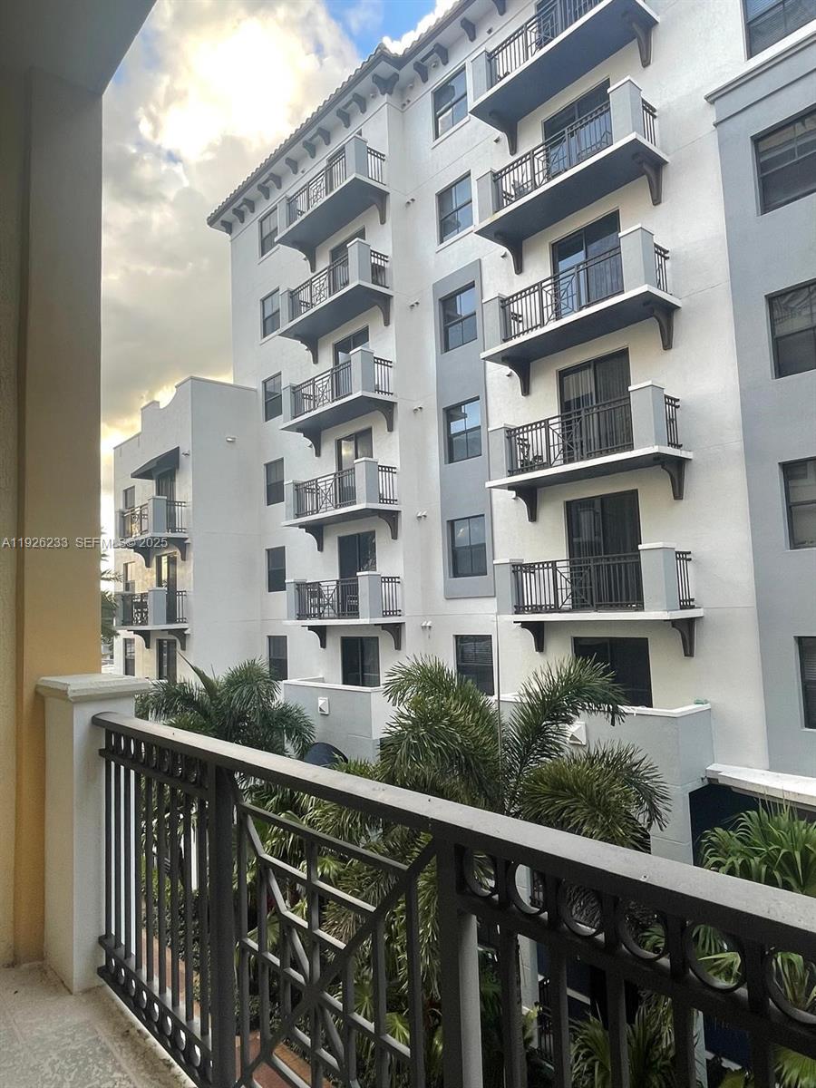 COLONNADE AT DADELAND SW - Residential