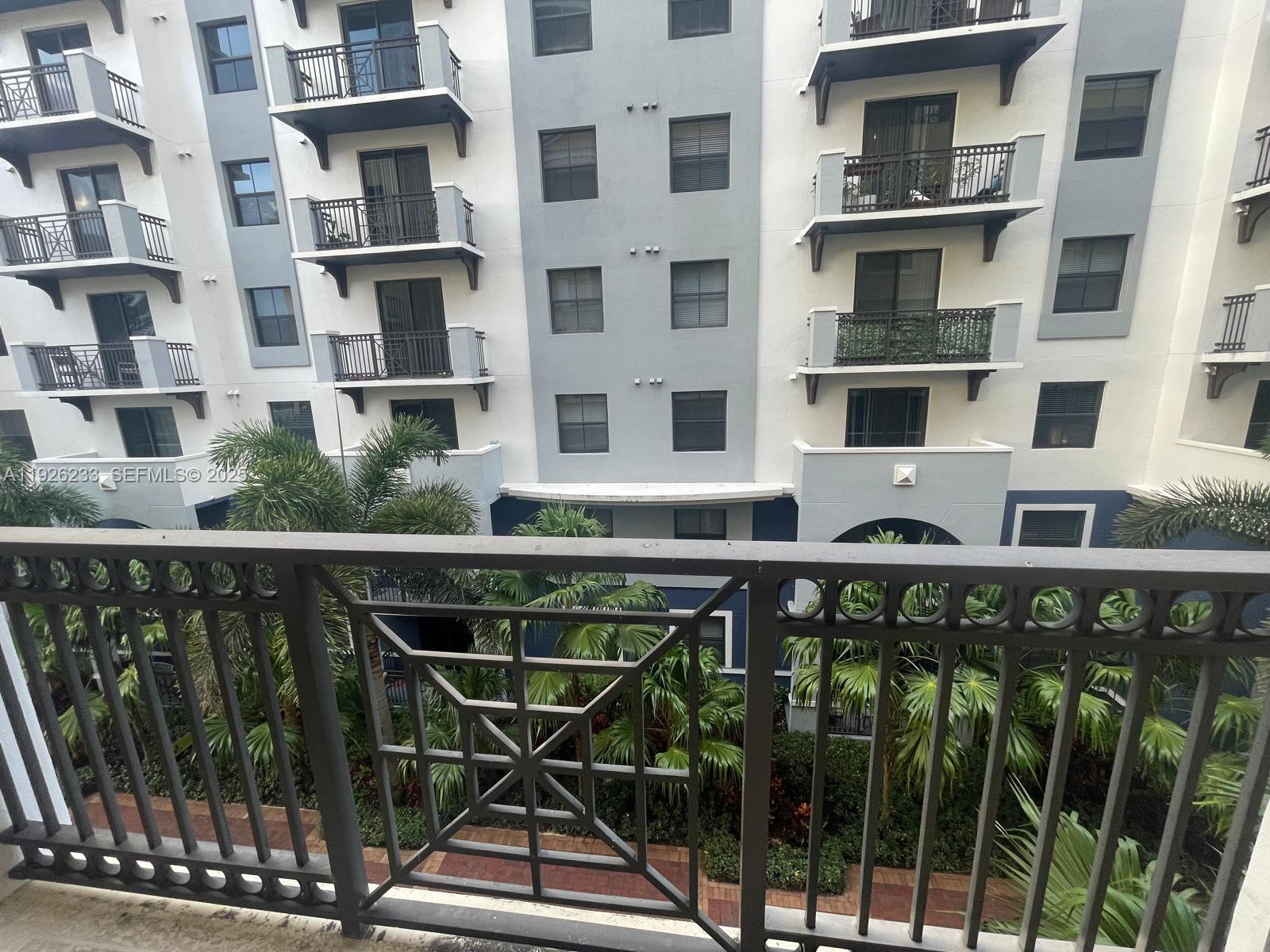 COLONNADE AT DADELAND SW - Residential