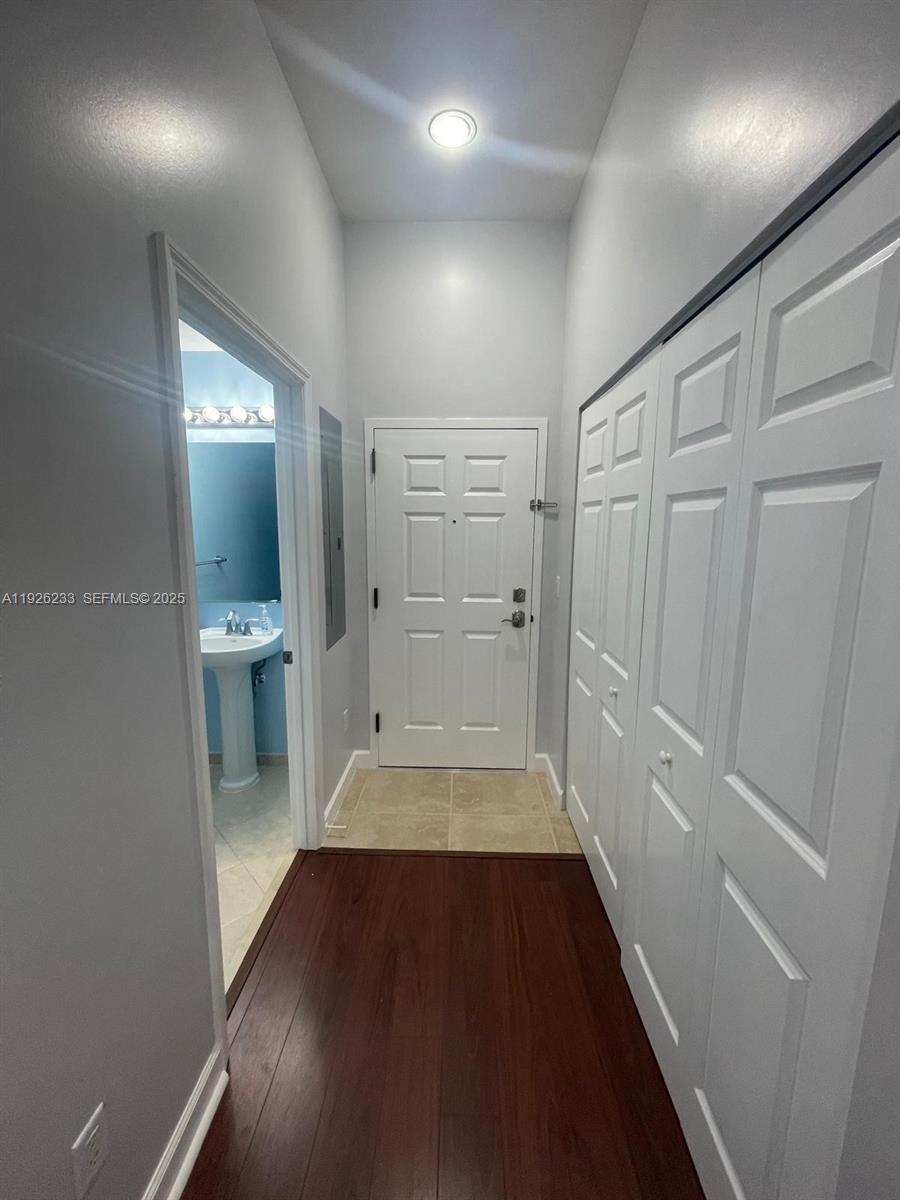 COLONNADE AT DADELAND SW - Residential