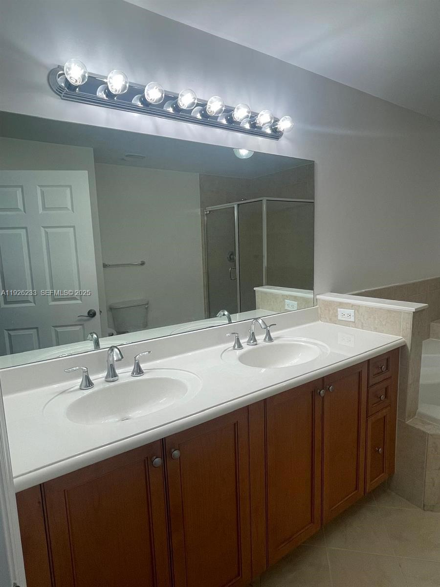 COLONNADE AT DADELAND SW - Residential