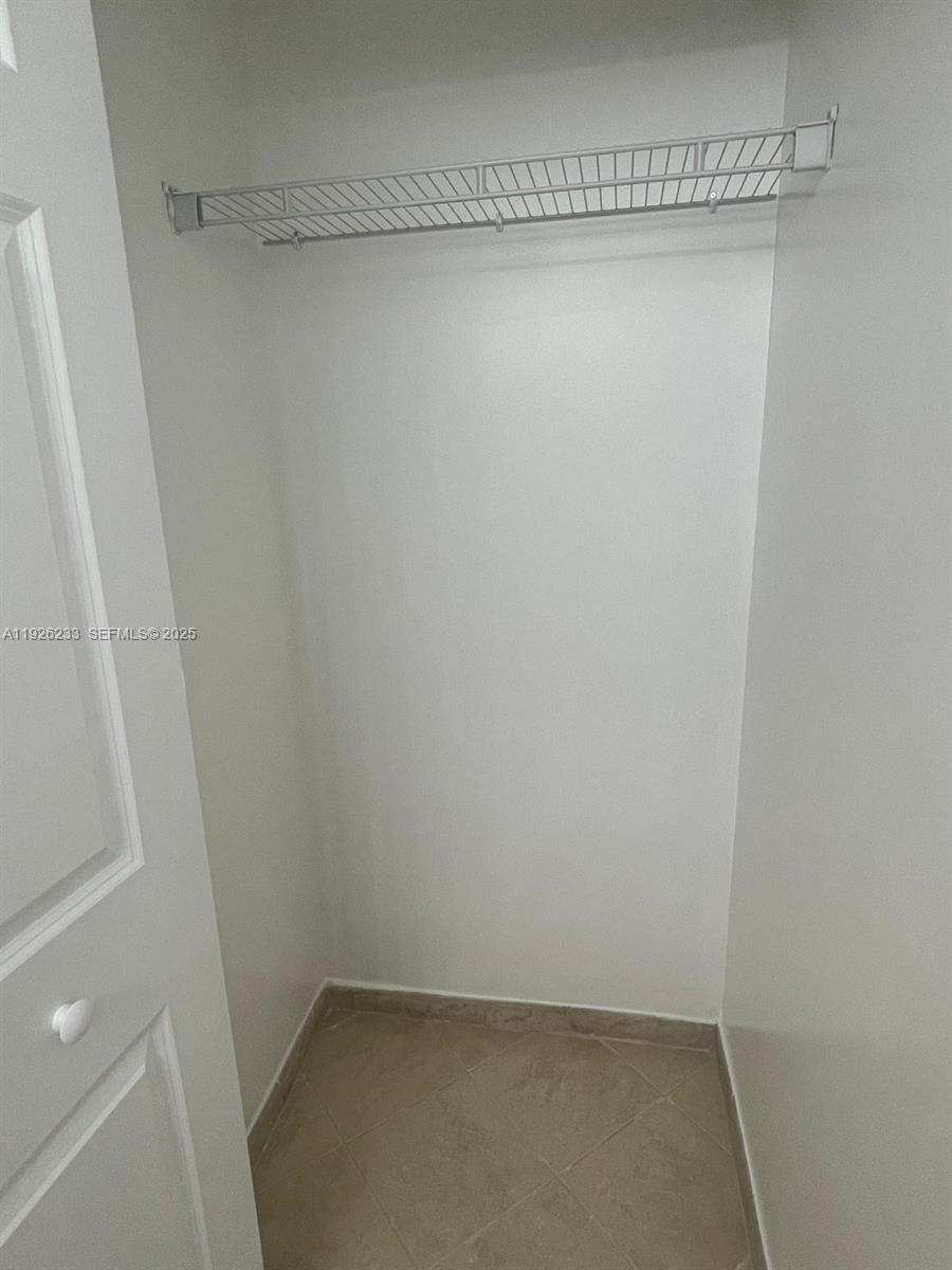 COLONNADE AT DADELAND SW - Residential