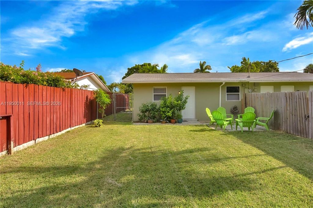 Photo of 1015 SW 30th St #1015, Fort Lauderdale, FL 33315 (MLS # A11950011)