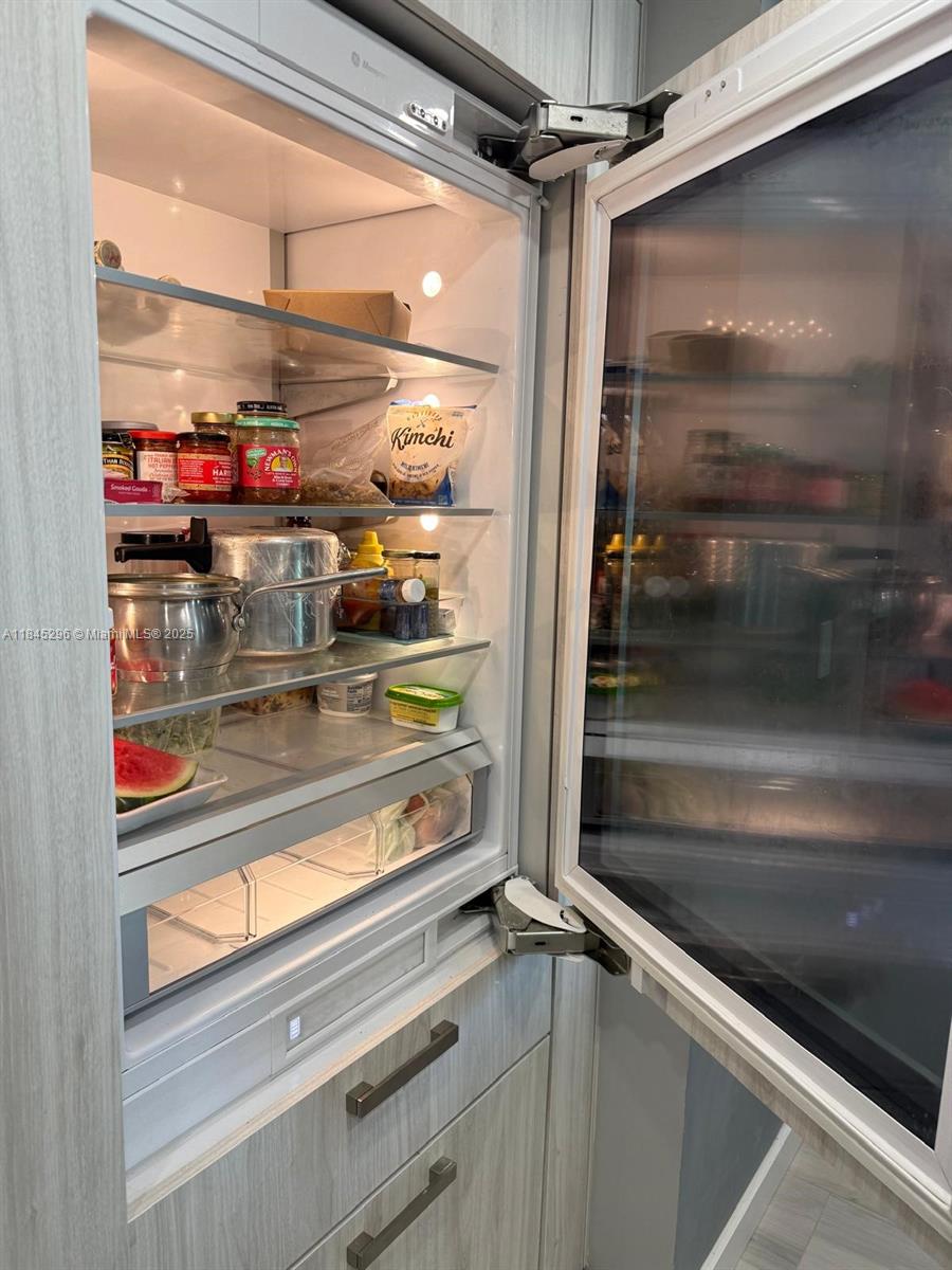 1800 BISCAYNE PLAZA CONDO - Residential