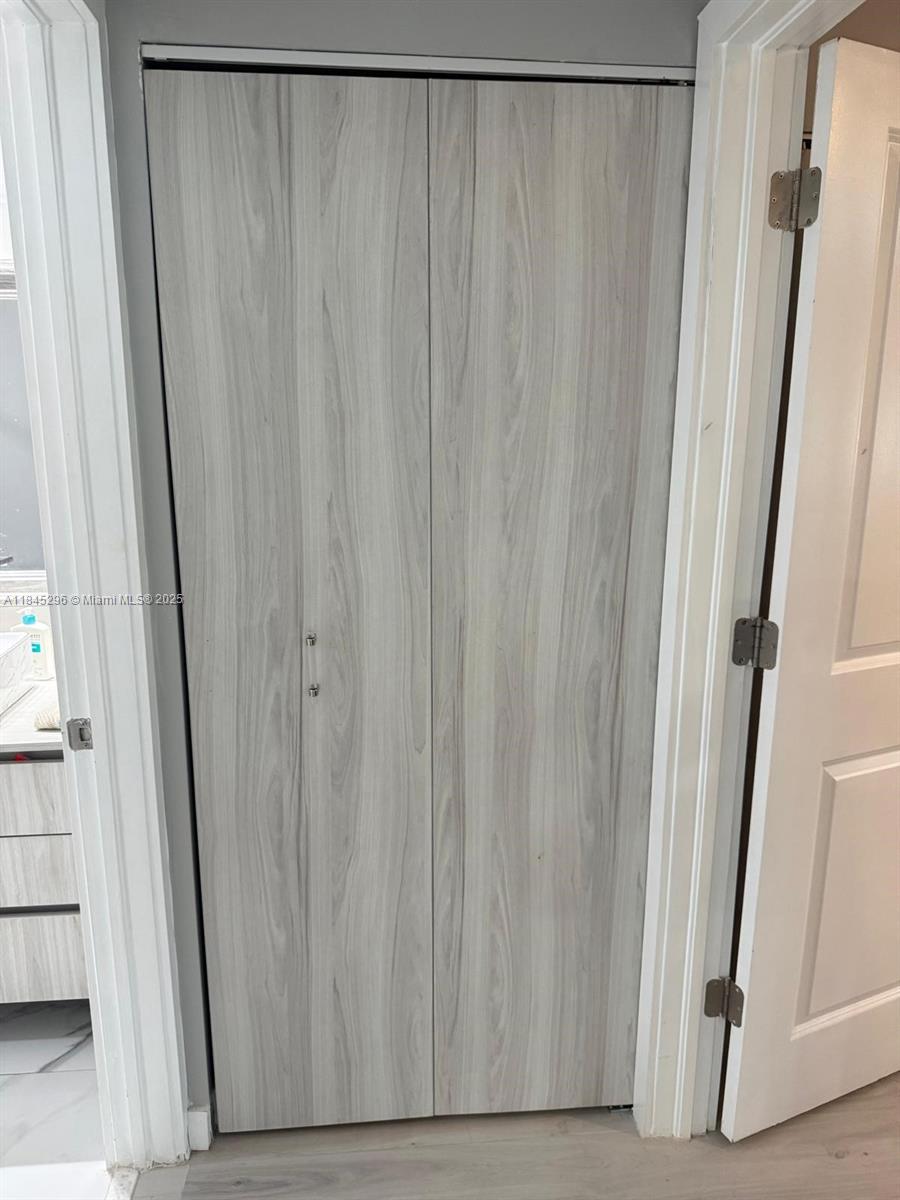 1800 BISCAYNE PLAZA CONDO - Residential