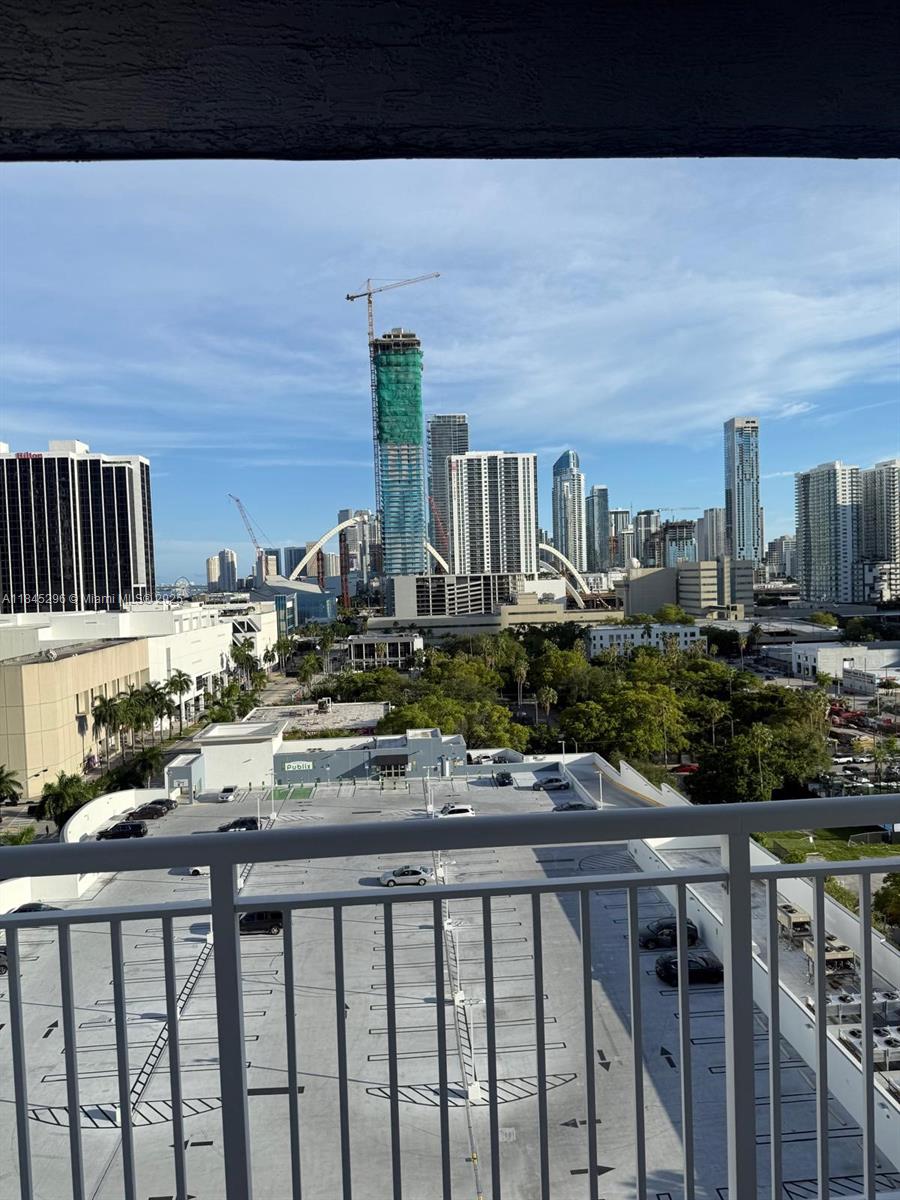 1800 BISCAYNE PLAZA CONDO - Residential
