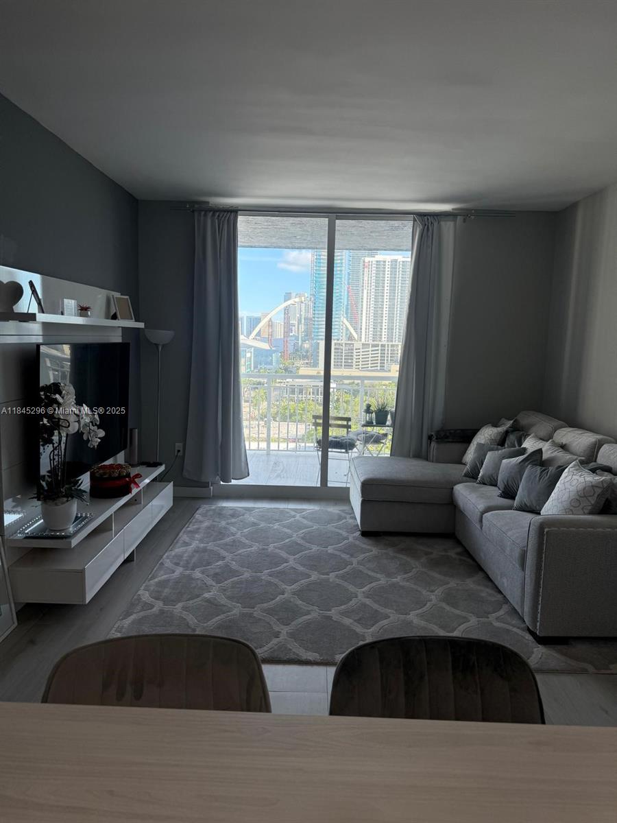1800 BISCAYNE PLAZA CONDO - Residential
