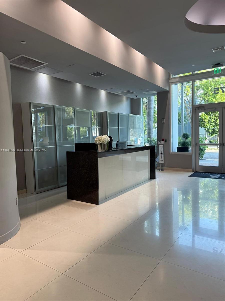 1800 BISCAYNE PLAZA CONDO - Residential
