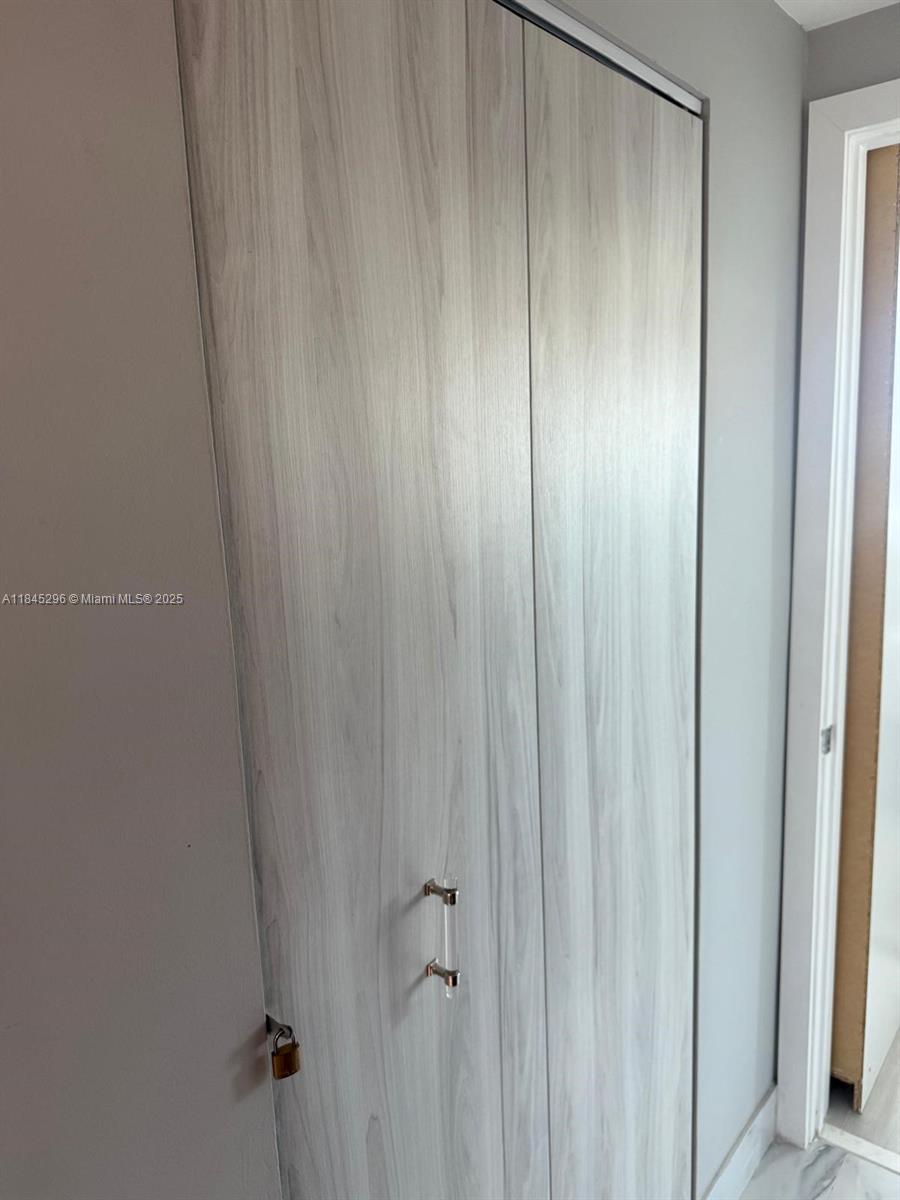 1800 BISCAYNE PLAZA CONDO - Residential