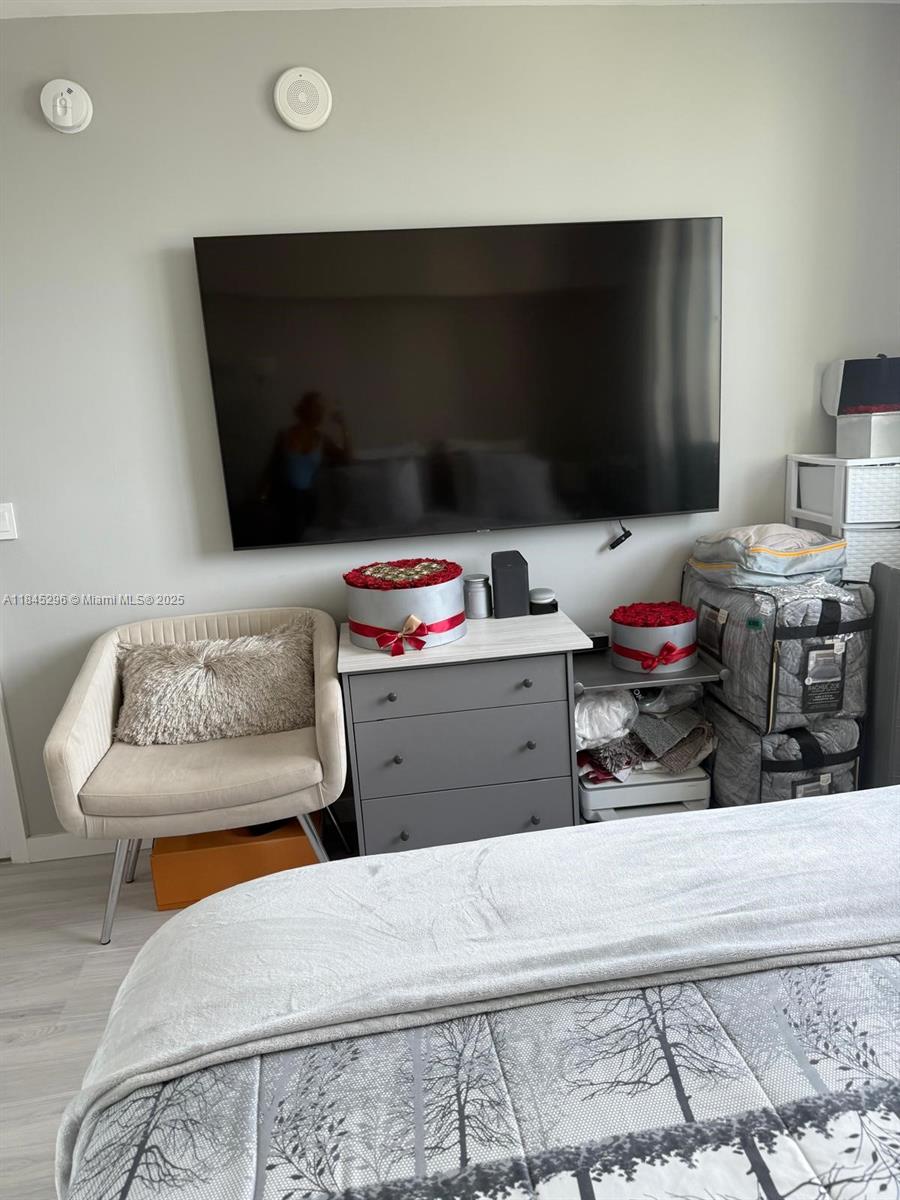 1800 BISCAYNE PLAZA CONDO - Residential