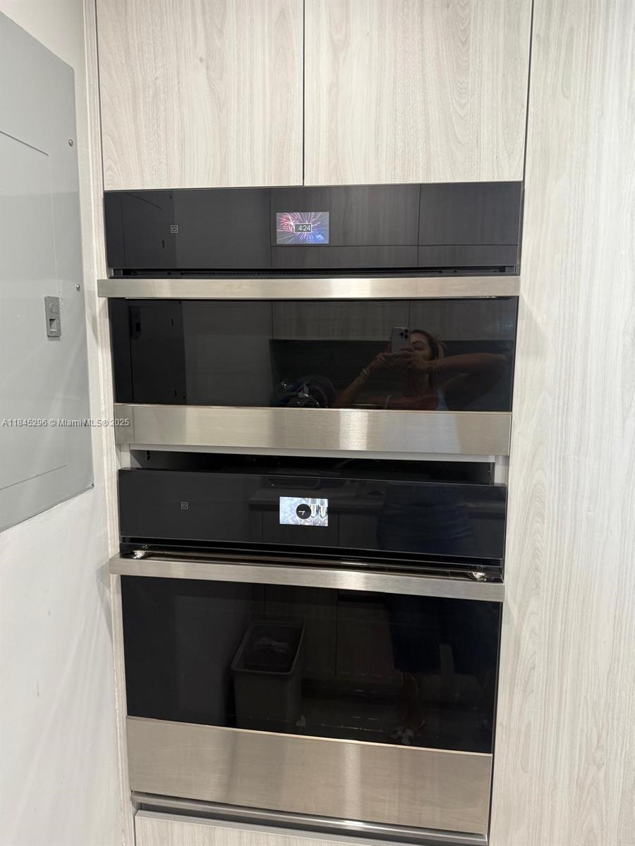 1800 BISCAYNE PLAZA CONDO - Residential