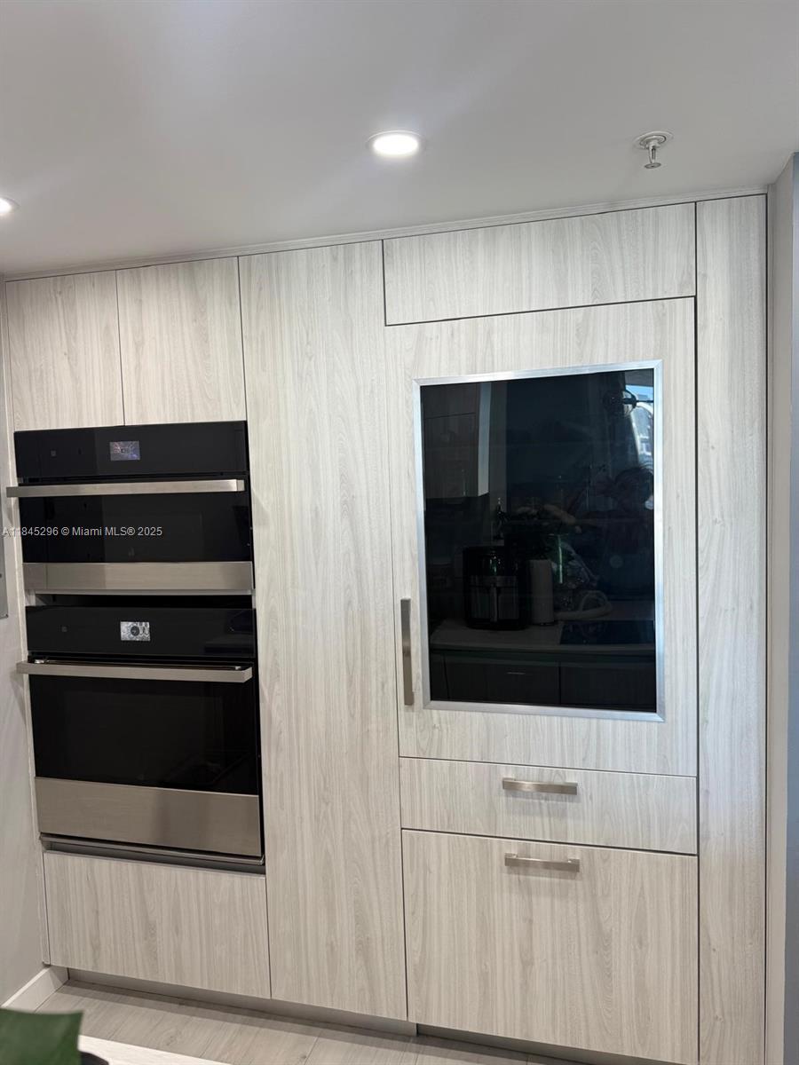 1800 BISCAYNE PLAZA CONDO - Residential