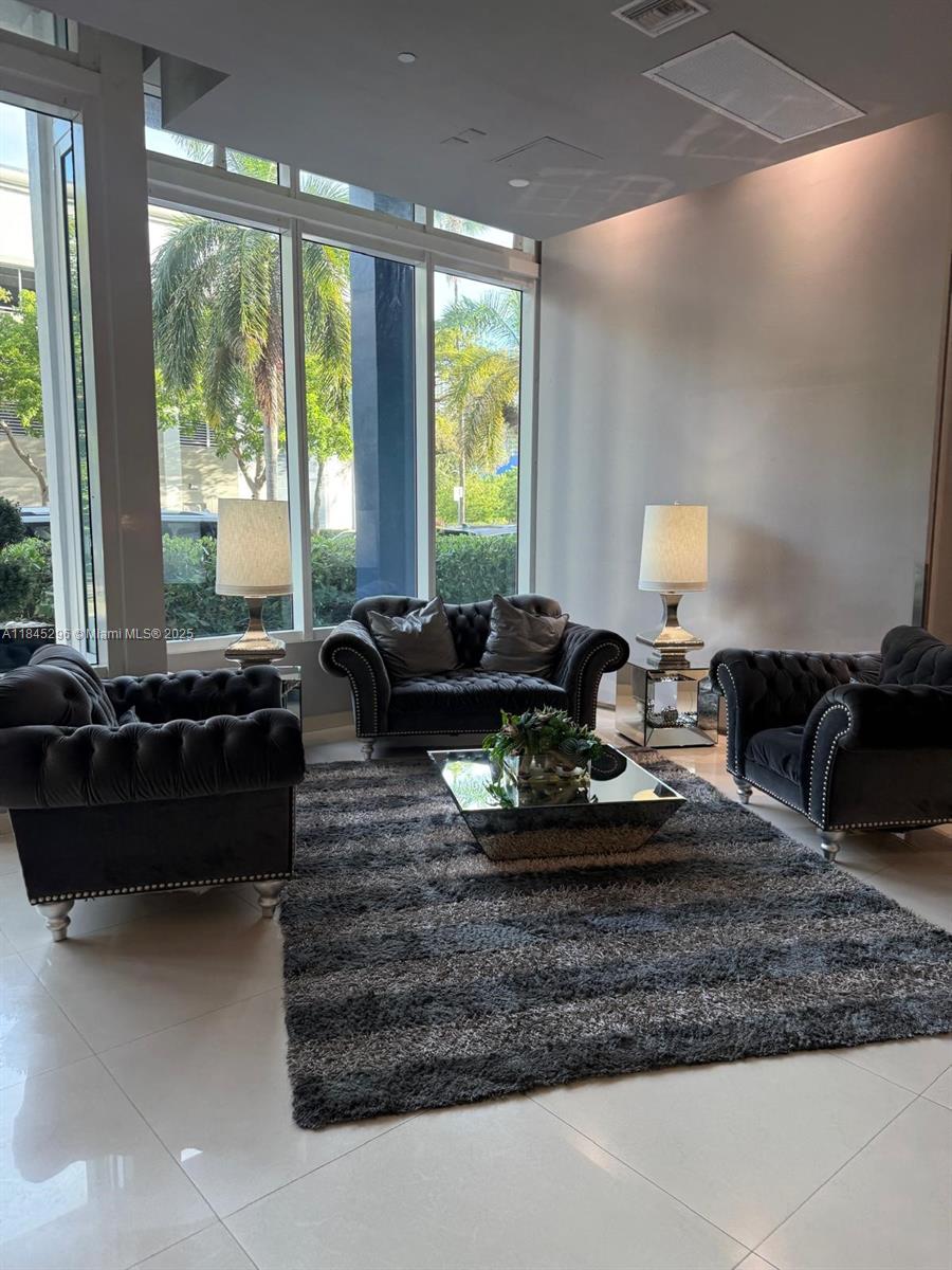 1800 BISCAYNE PLAZA CONDO - Residential