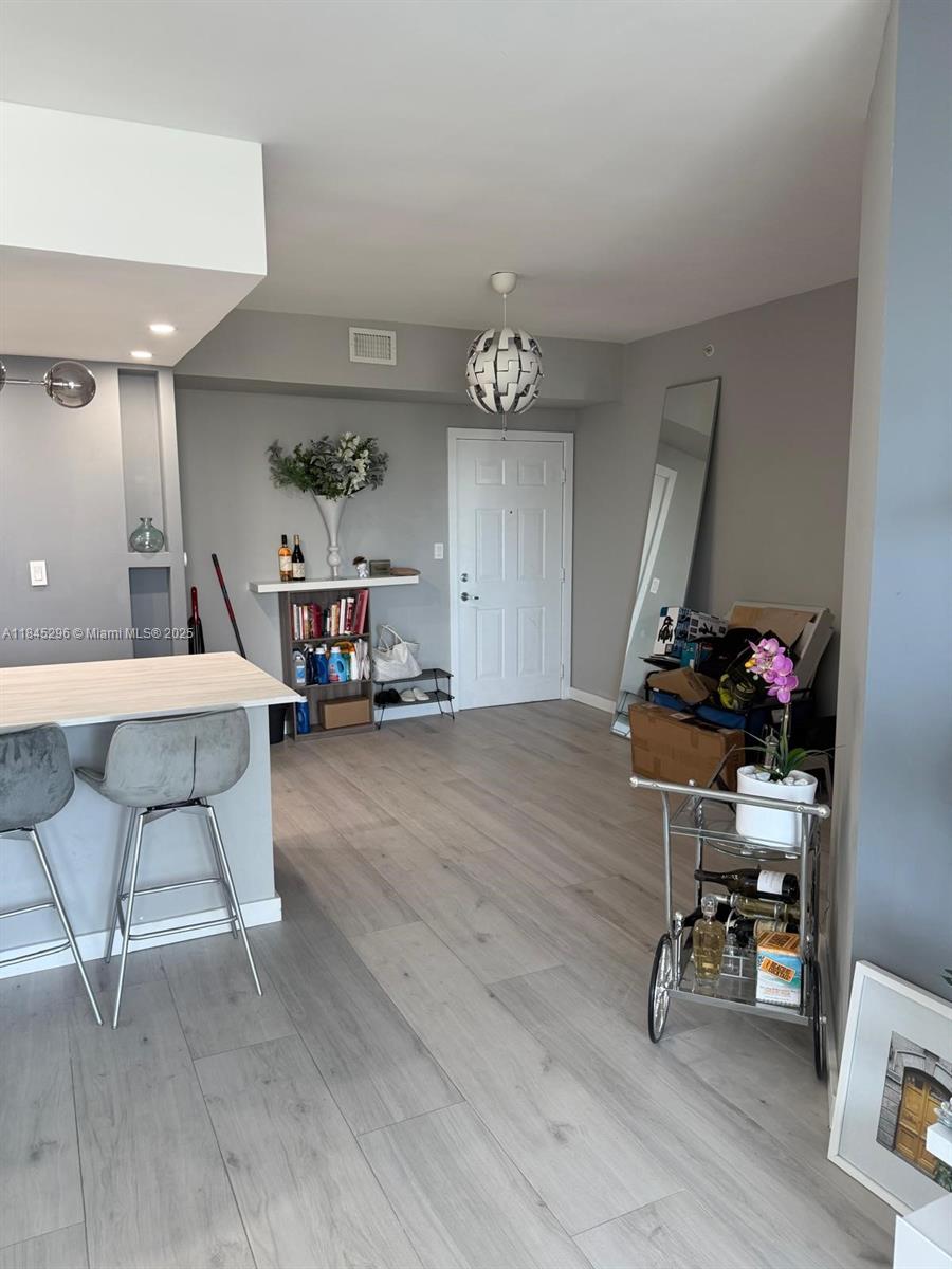 1800 BISCAYNE PLAZA CONDO - Residential