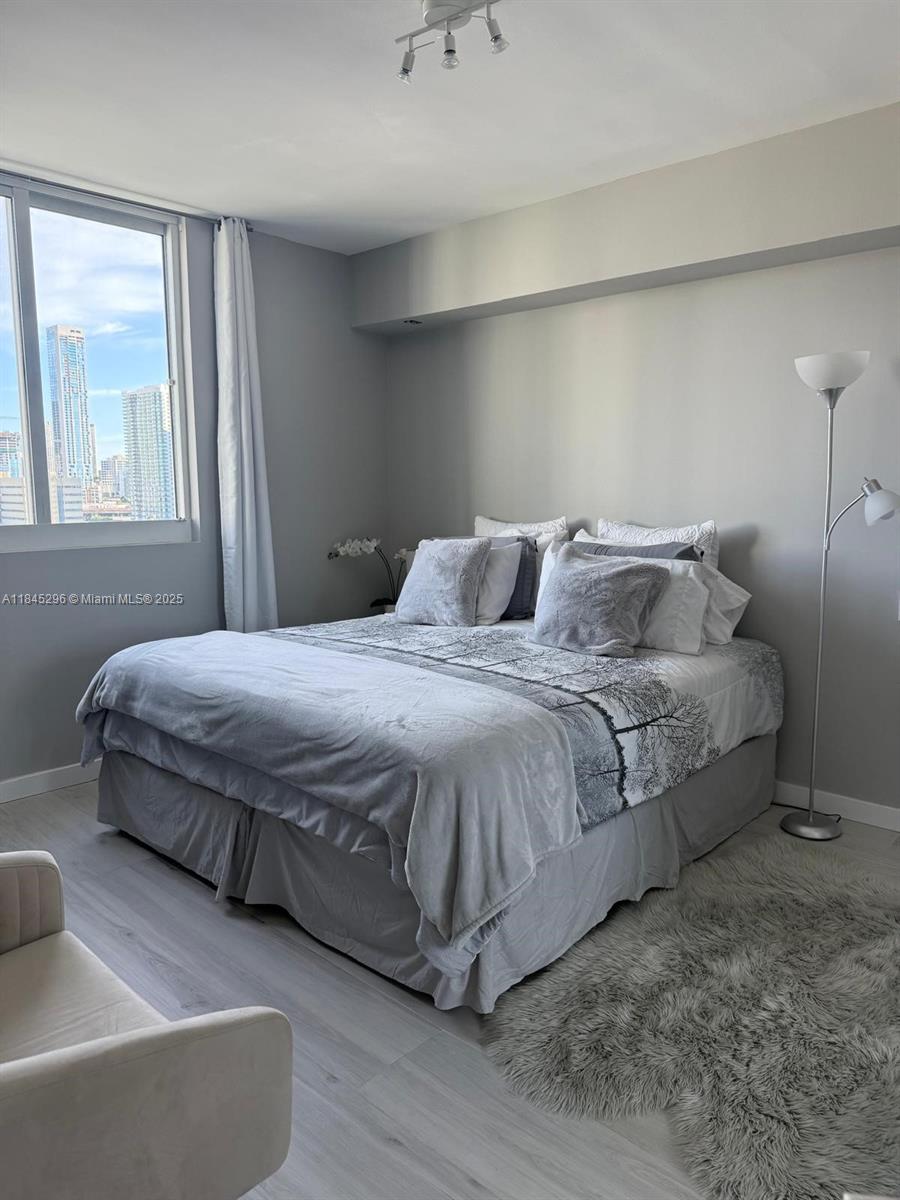 1800 BISCAYNE PLAZA CONDO - Residential