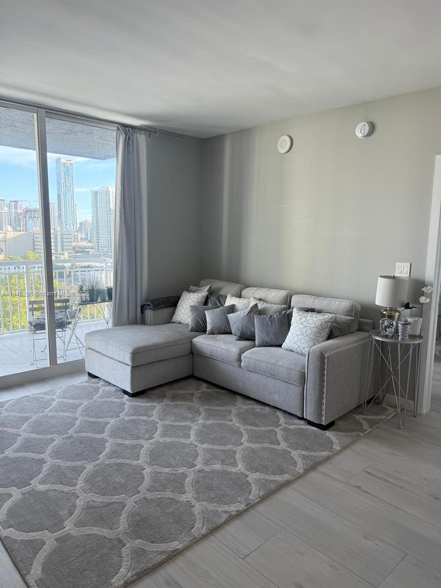 1800 BISCAYNE PLAZA CONDO - Residential