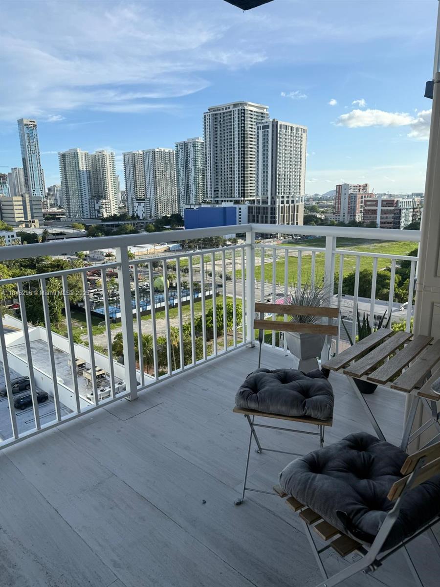 1800 BISCAYNE PLAZA CONDO - Residential