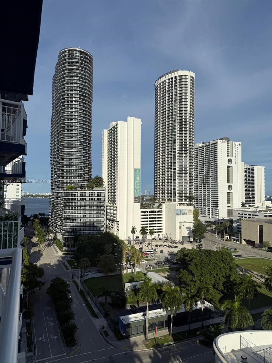 1800 BISCAYNE PLAZA CONDO - Residential