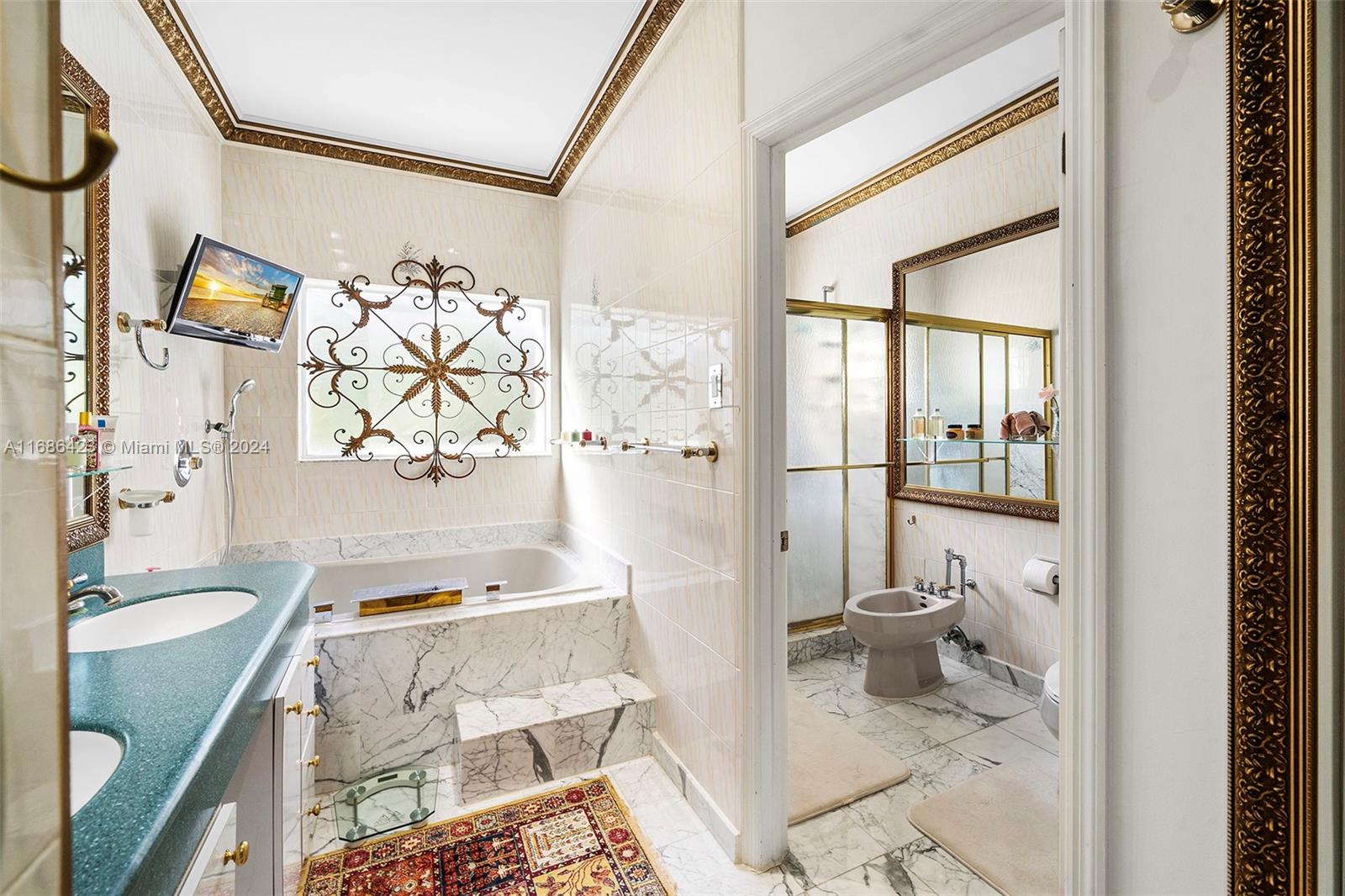 GOLDEN BEACH SEC E - Residential