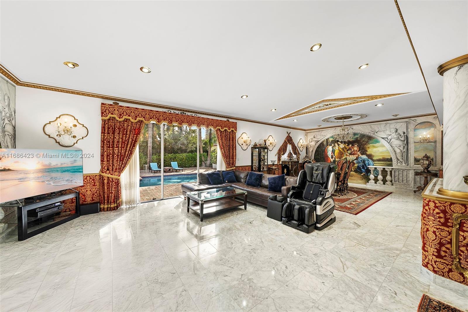 GOLDEN BEACH SEC E - Residential