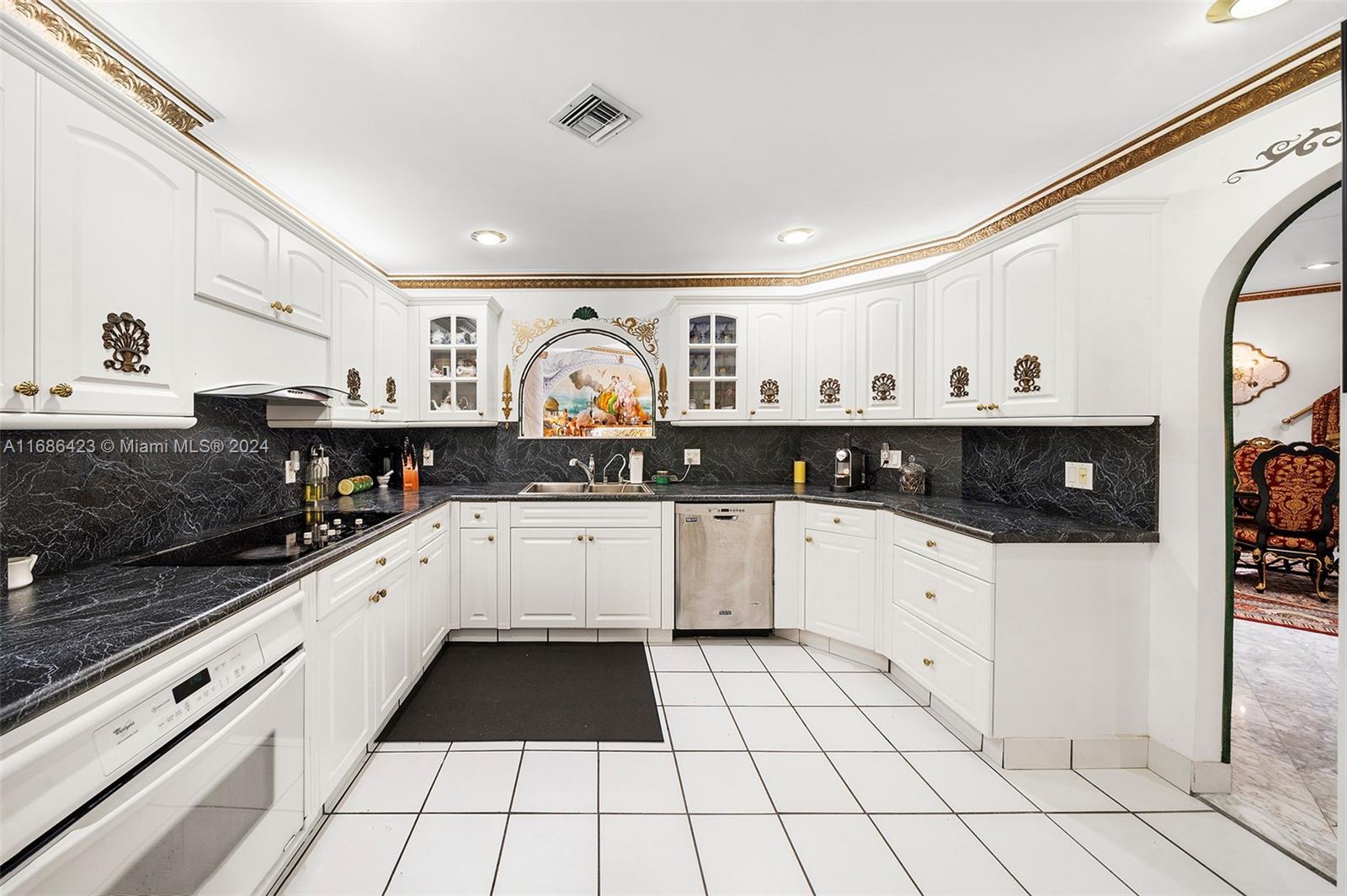 GOLDEN BEACH SEC E - Residential