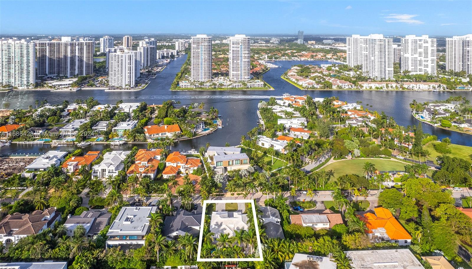 GOLDEN BEACH SEC E - Residential