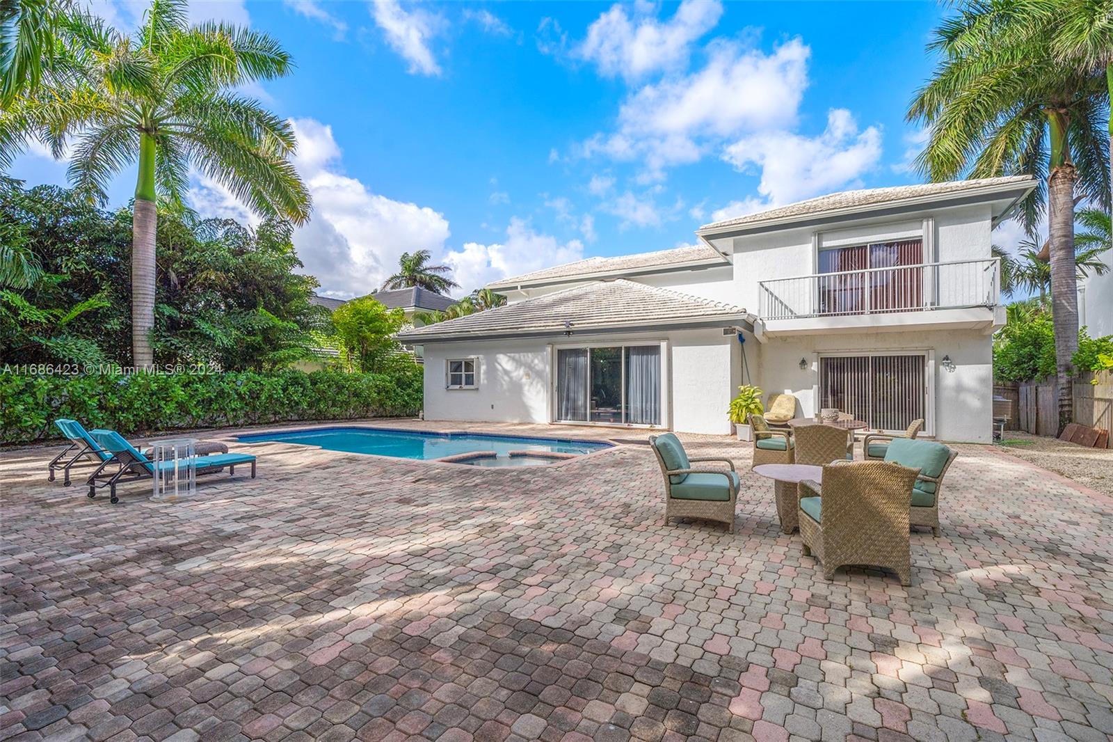 GOLDEN BEACH SEC E - Residential