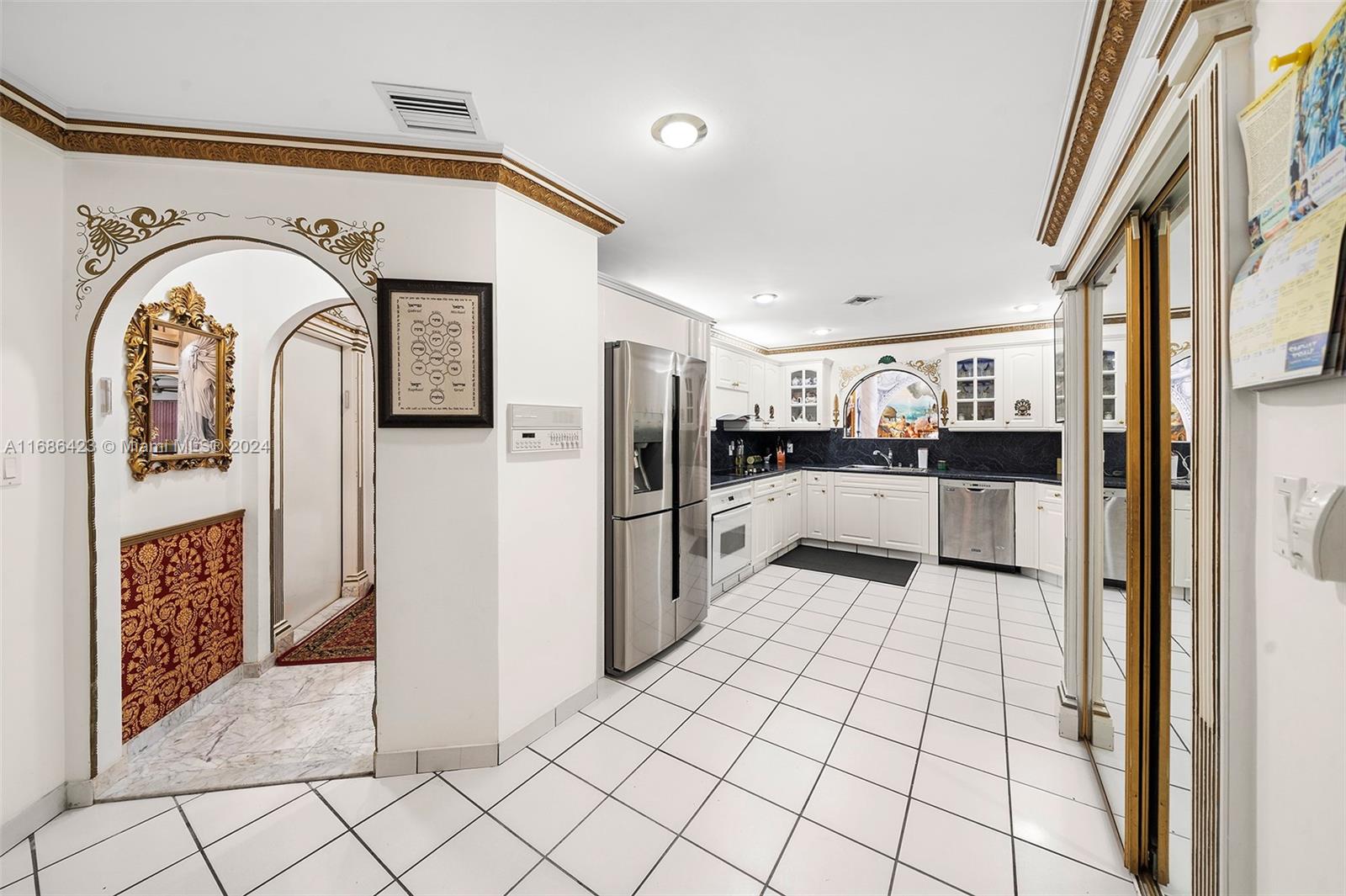 GOLDEN BEACH SEC E - Residential