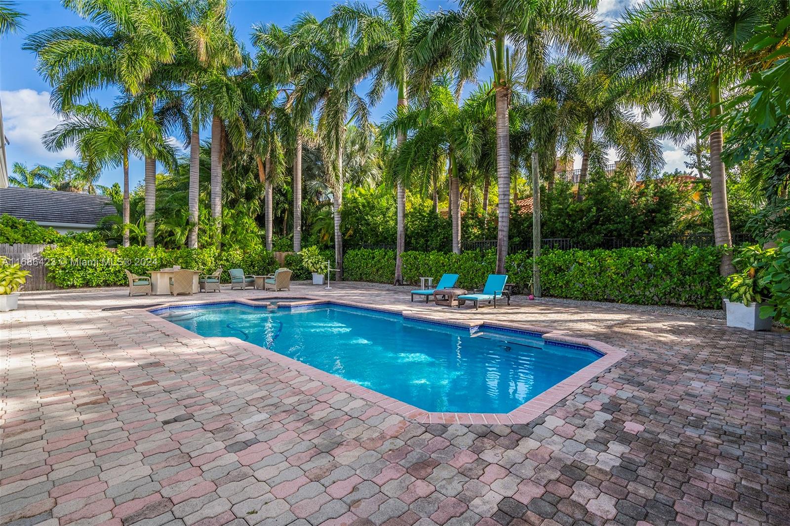 GOLDEN BEACH SEC E - Residential